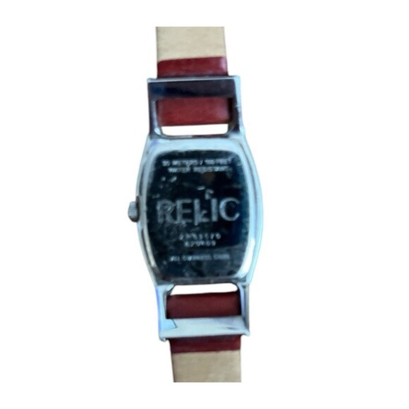 Relic Women's Red Buckle Band Analog Watch Water Resistant New Battery - Picture 5 of 7